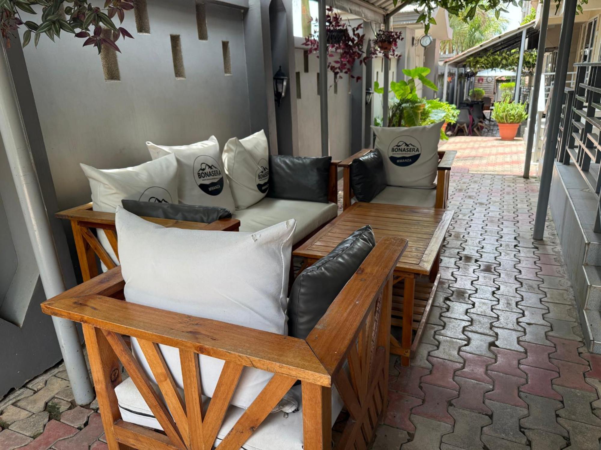 Kingdom Apartments Mwanza Exterior foto